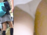 パンチラ盗撮 制服女子 タイトスカートの中の白パンツ激写